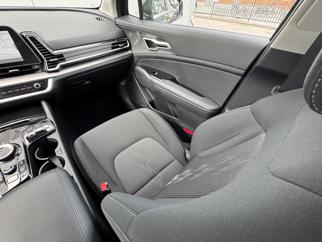 KIA SPORTAGE 1.6 T-GDi Hybrid DynamicLine Automaat / Dealergarantie t/m 02-2029 / 1.650 KG Trekgewicht / Navigatie / Camera / Cruise Control Adaptief / Apple Carplay Android / Led verlichting (compleet)