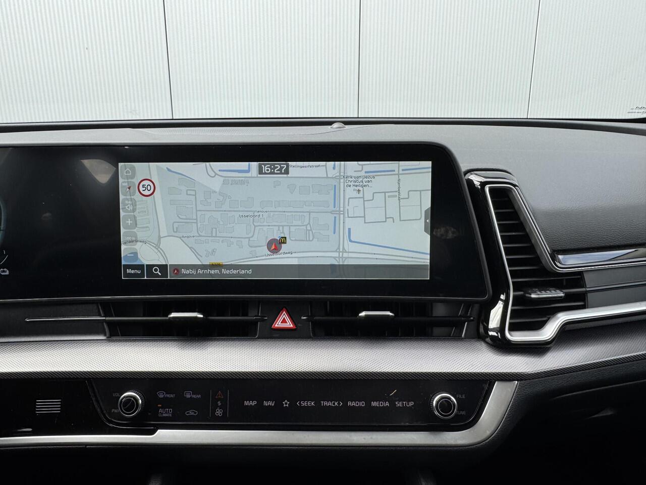 KIA SPORTAGE 1.6 T-GDi Hybrid DynamicLine Automaat / garantie t/m 31-01-2027 / 1.650 KG Trekgewicht / Navigatie / Camera / Cruise Control Adaptief / Apple Carplay Android / Led verlichting (compleet)