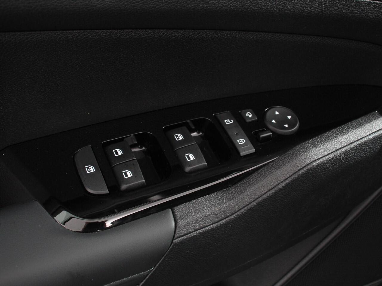 KIA SPORTAGE 1.6 T-GDi 265pk Plug-in Hybrid AWD DynamicLine Navigatie Apple Carplay/Android Auto Climate Canotrol Camera Stoelverwarming