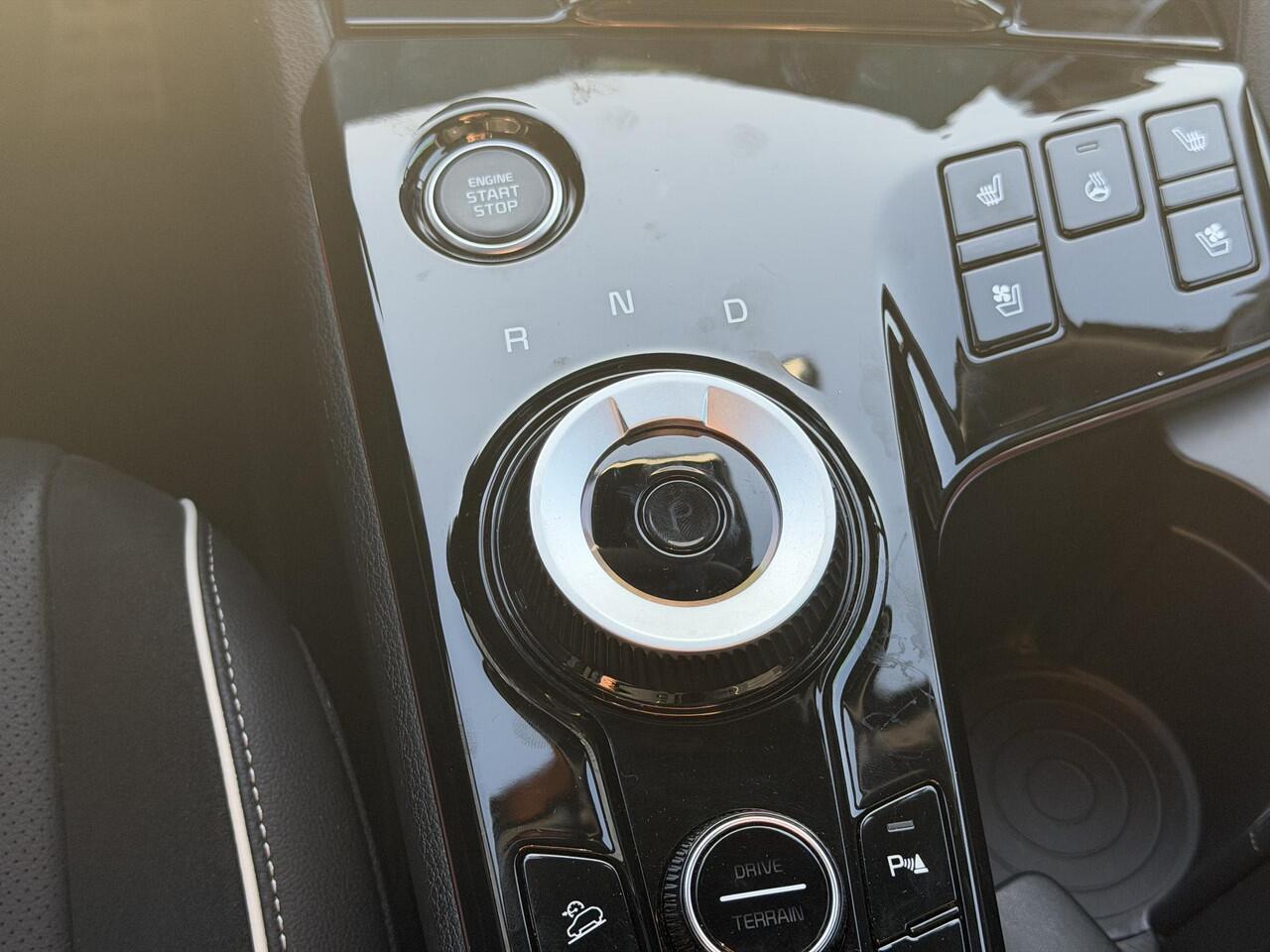 KIA SPORTAGE 1.6 T-GDi Plug-in Hybrid AWD GT-PlusLine AWD | 360 GRADEN CAMERA | ELEKTRISCH VERSTELBARE STOELEN | STOELVERWARMING | STUURVERWARMING | STUURKOELING | PANORAMADAK | NAVIGATIE | LED | DODEHOEK DETECTIE | APPLE CARPLAY / ANDROID AUTO | ADAPTIEVE CRUISECONTR
