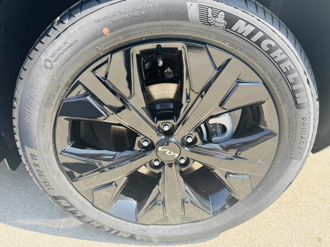 KIA SPORTAGE 1.6 T-GDi Plug-in Hybrid AWD Dark Edition Demo auto | km stand kan iets variëren | Informeer of de auto aanwezig is !