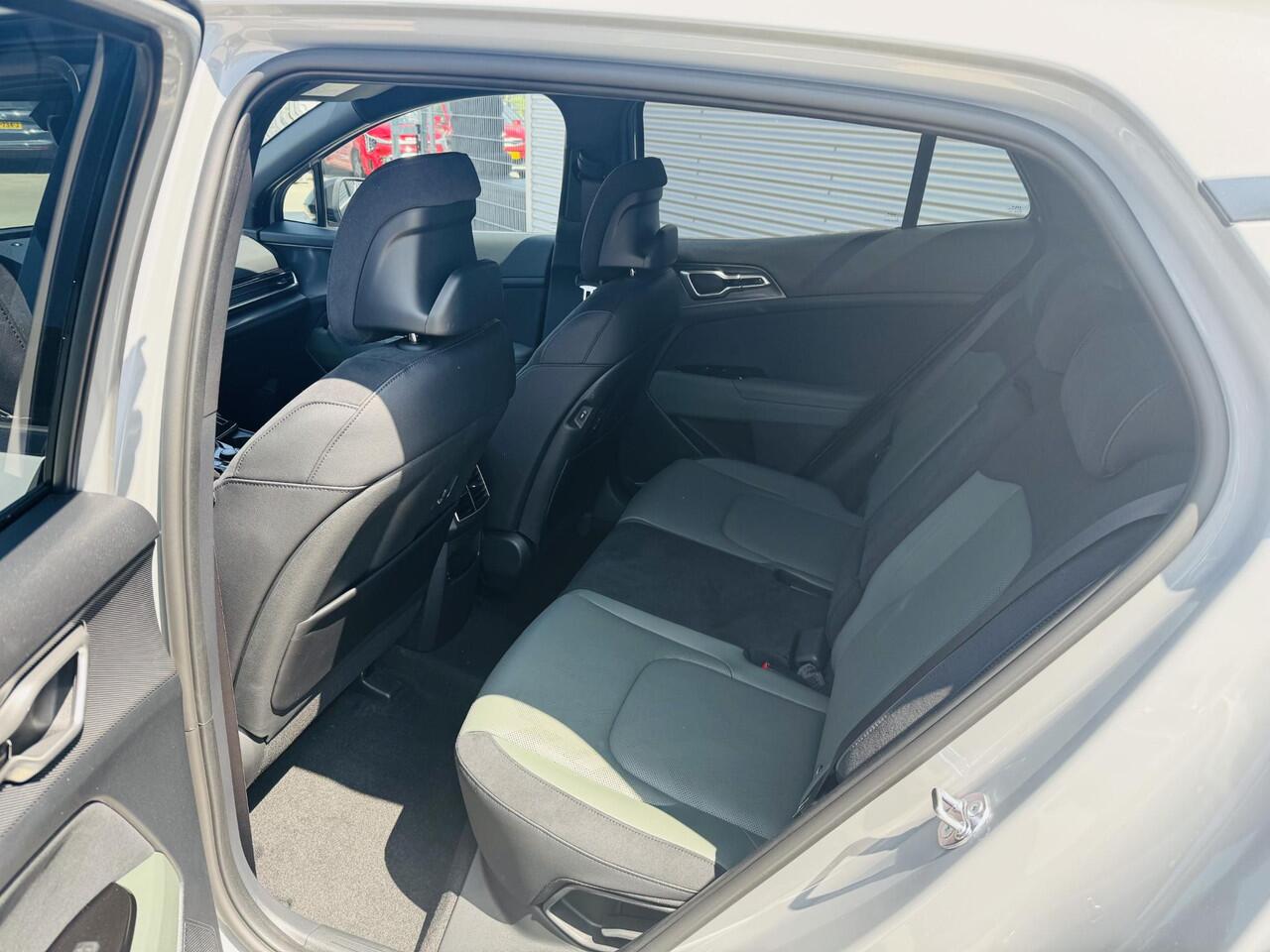 KIA SPORTAGE 1.6 T-GDi Plug-in Hybrid AWD Dark Edition Demo auto | km stand kan iets variëren | Informeer of de auto aanwezig is !