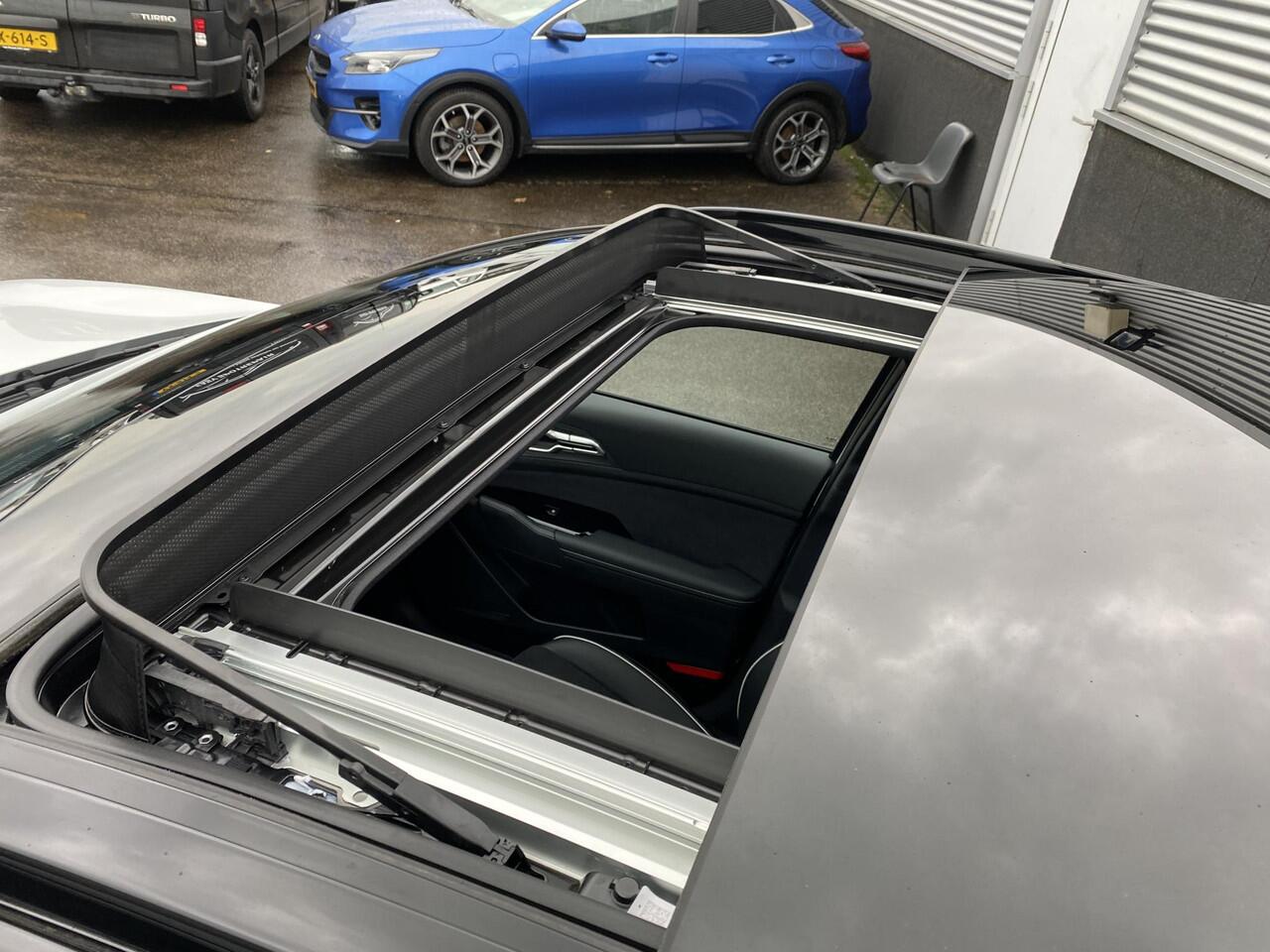 KIA SPORTAGE 1.6 T-GDi Plug-in Hybrid AWD GT-Line NIEUW GEREGISTREERD VOORDEEL! Elektrisch schuif-/kanteldak, Stoel- & Stuurwiel verwarmd, Dodehoekdetectie,