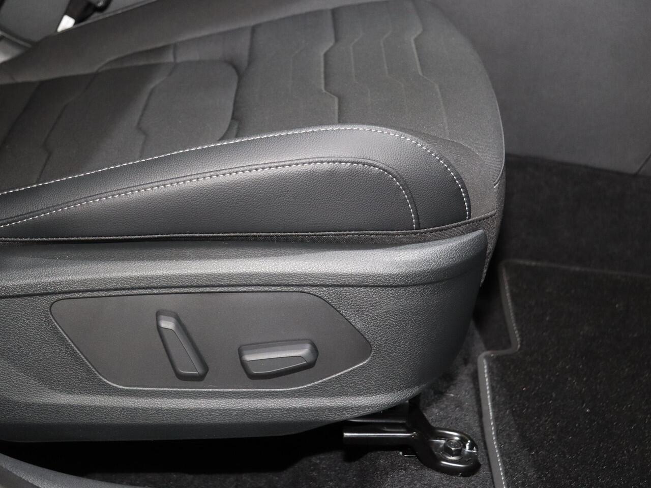 KIA SPORTAGE 1.6 T-GDi Hybrid DynamicLine | Achteruitrijcamera | Privacy glass | Stuurwielverwarming | Elektrisch verstelbare voorstoelen | Stoelverwarming voor en achter |