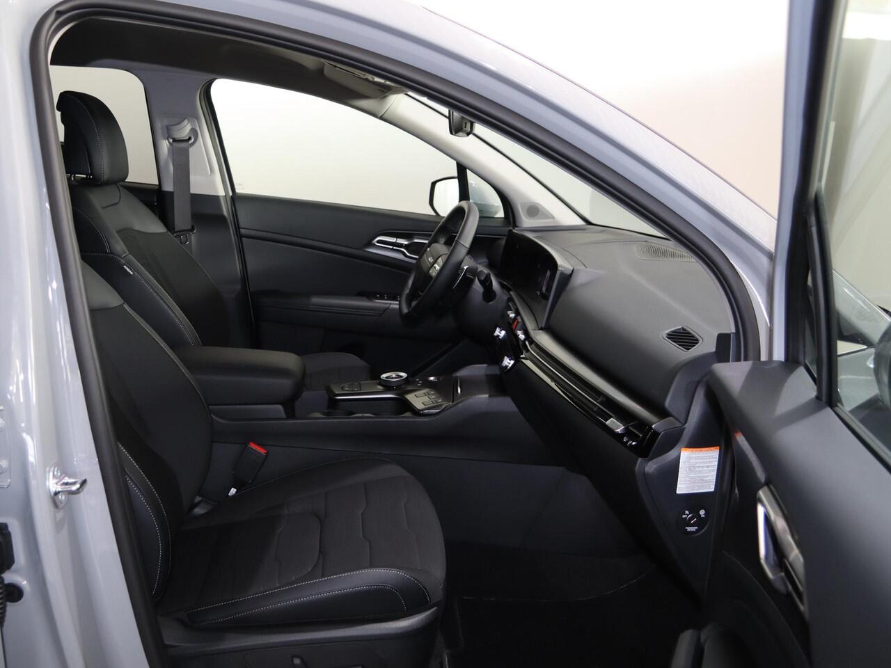 KIA SPORTAGE 1.6 T-GDi Hybrid DynamicLine | Achteruitrijcamera | Privacy glass | Stuurwielverwarming | Elektrisch verstelbare voorstoelen | Stoelverwarming voor en achter |