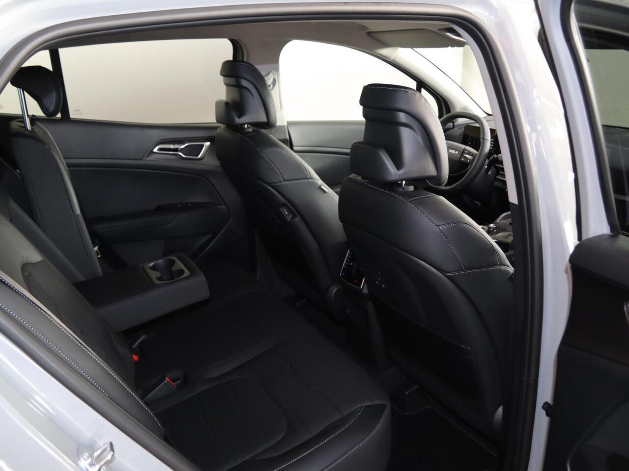 KIA SPORTAGE 1.6 T-GDi Hybrid DynamicLine | Achteruitrijcamera | Privacy glass | Stuurwielverwarming | Elektrisch verstelbare voorstoelen | Stoelverwarming voor en achter |