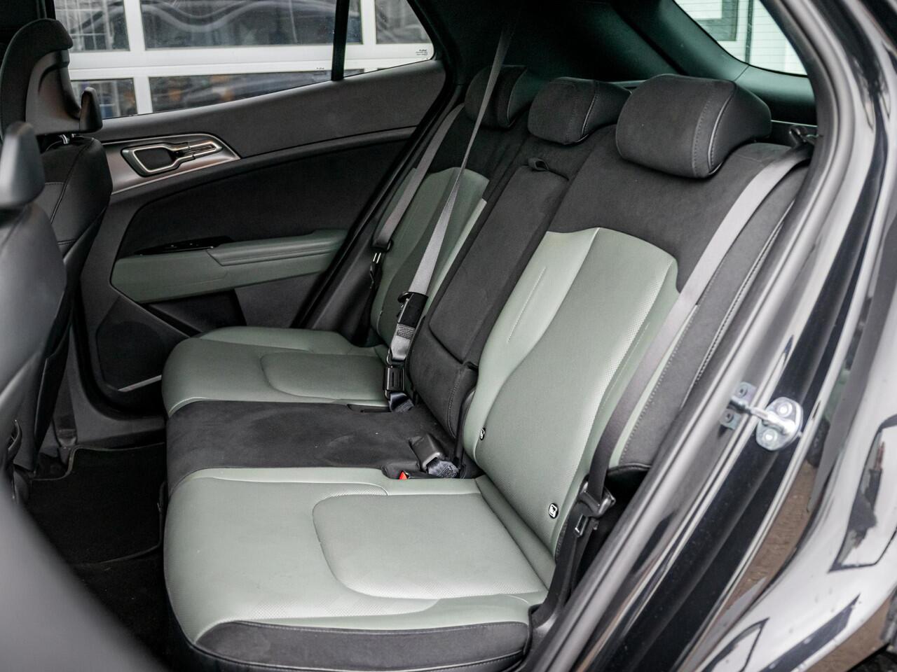 KIA SPORTAGE 1.6 T-GDi Plug-in Hybrid AWD Dark Edition l Stoel Stuur Verwarming l Camera l Navigatie l El. Stoelen