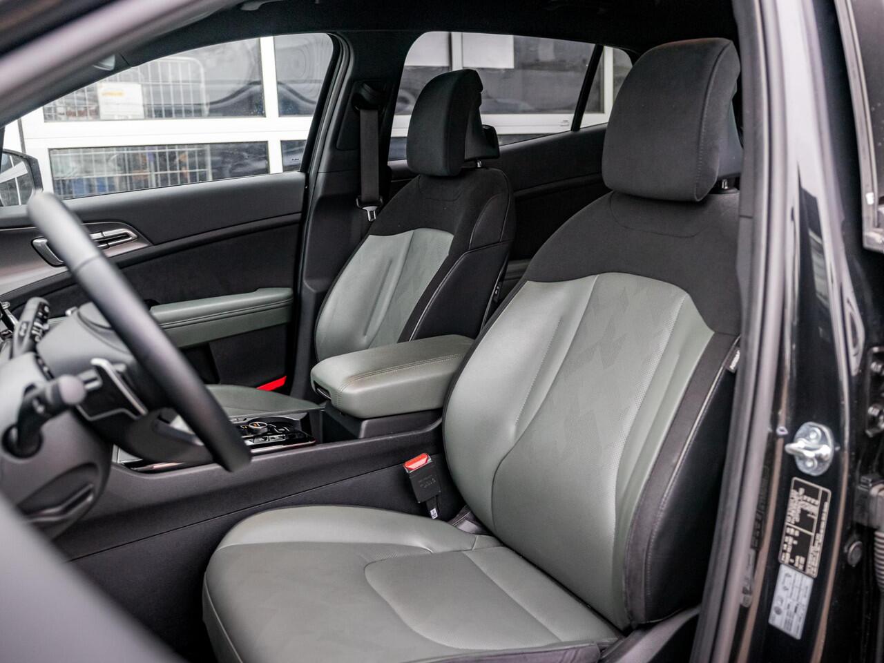 KIA SPORTAGE 1.6 T-GDi Plug-in Hybrid AWD Dark Edition l Stoel Stuur Verwarming l Camera l Navigatie l El. Stoelen