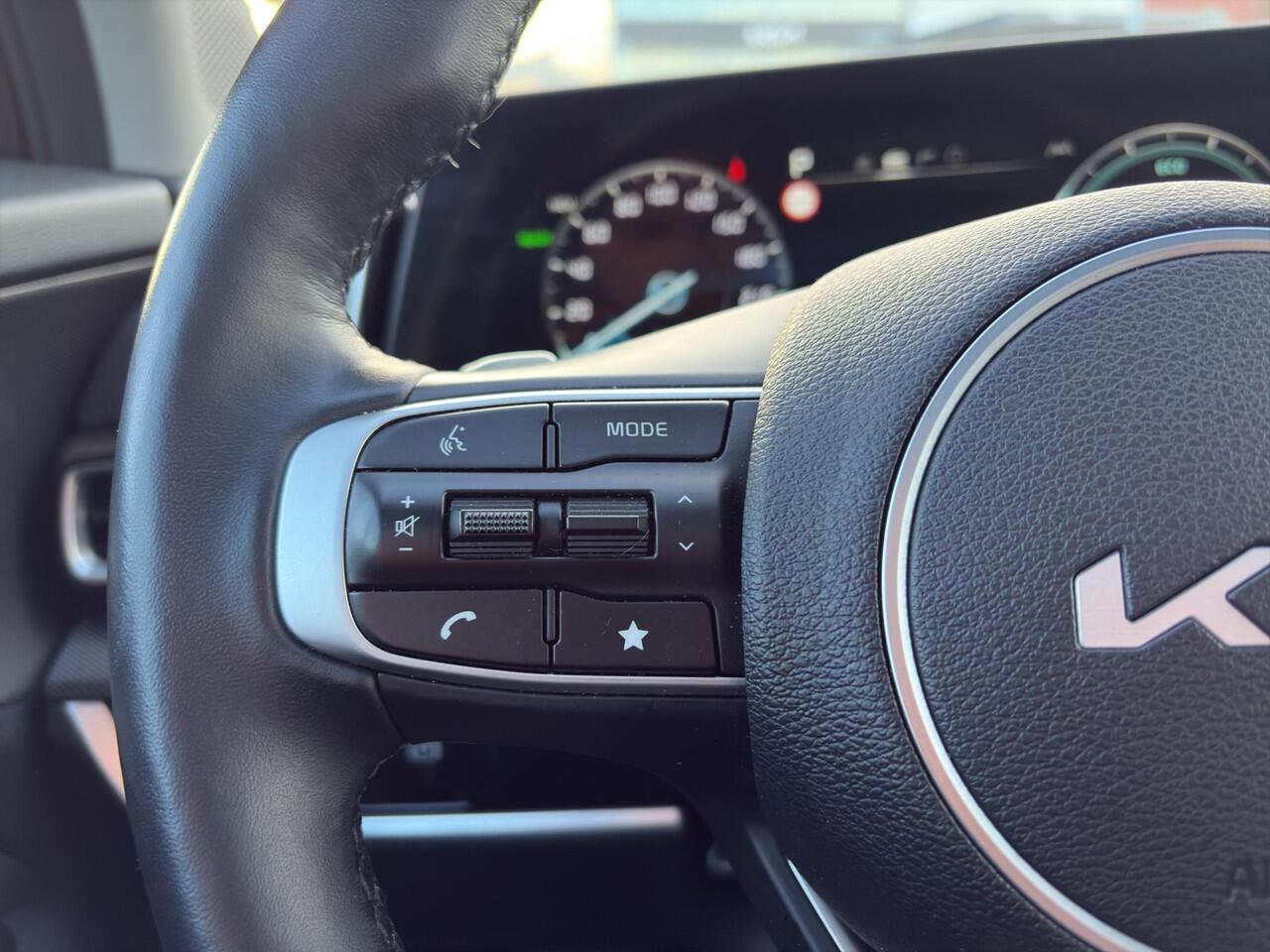 KIA SPORTAGE 1.6 T-GDi Plug-in Hybrid AWD DynamicPlusLine Panoramadak | Stoelverwarming voor/achter | Camera | Trekhaak | Elektrische Stoelen | Cruise | Apple Carplay & Android Auto |