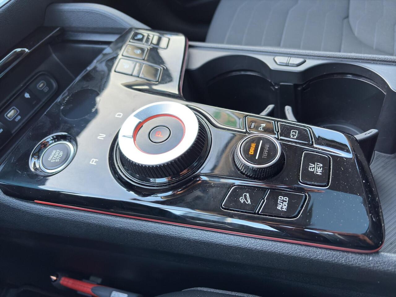 KIA SPORTAGE 1.6 T-GDi Plug-in Hybrid AWD DynamicPlusLine Panoramadak | Stoelverwarming voor/achter | Camera | Trekhaak | Elektrische Stoelen | Cruise | Apple Carplay & Android Auto |