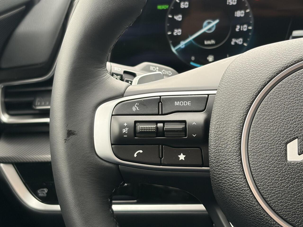 KIA SPORTAGE 1.6 T-GDi Plug-in Hybrid AWD GT-Line NIEUW GEREGISTREERD, Schuif-/kanteldak, stoel- & stuurverwarming, navigatie Apple CarPlay/Android Auto, dodehoek detectie