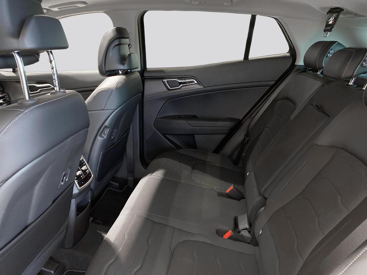 KIA SPORTAGE 1.6 T-GDi Hybrid DynamicPlusLine | Panoramaschuifdak | Stuurwielverwarming | Matrix LED| Dodehoekassistentie | 18" LM velgen | Stoelverwarming vóór en achter |