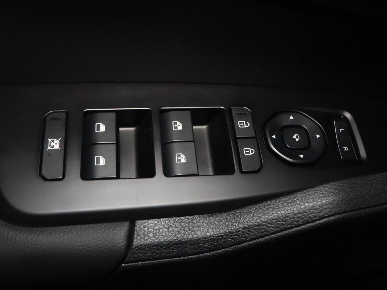 KIA SPORTAGE 1.6 T-GDi Hybrid DynamicLine | Achteruitrijcamera | Privacy glass | Stuurwielverwarming | Elektrisch verstelbare voorstoelen | Stoelverwarming voor en achter |