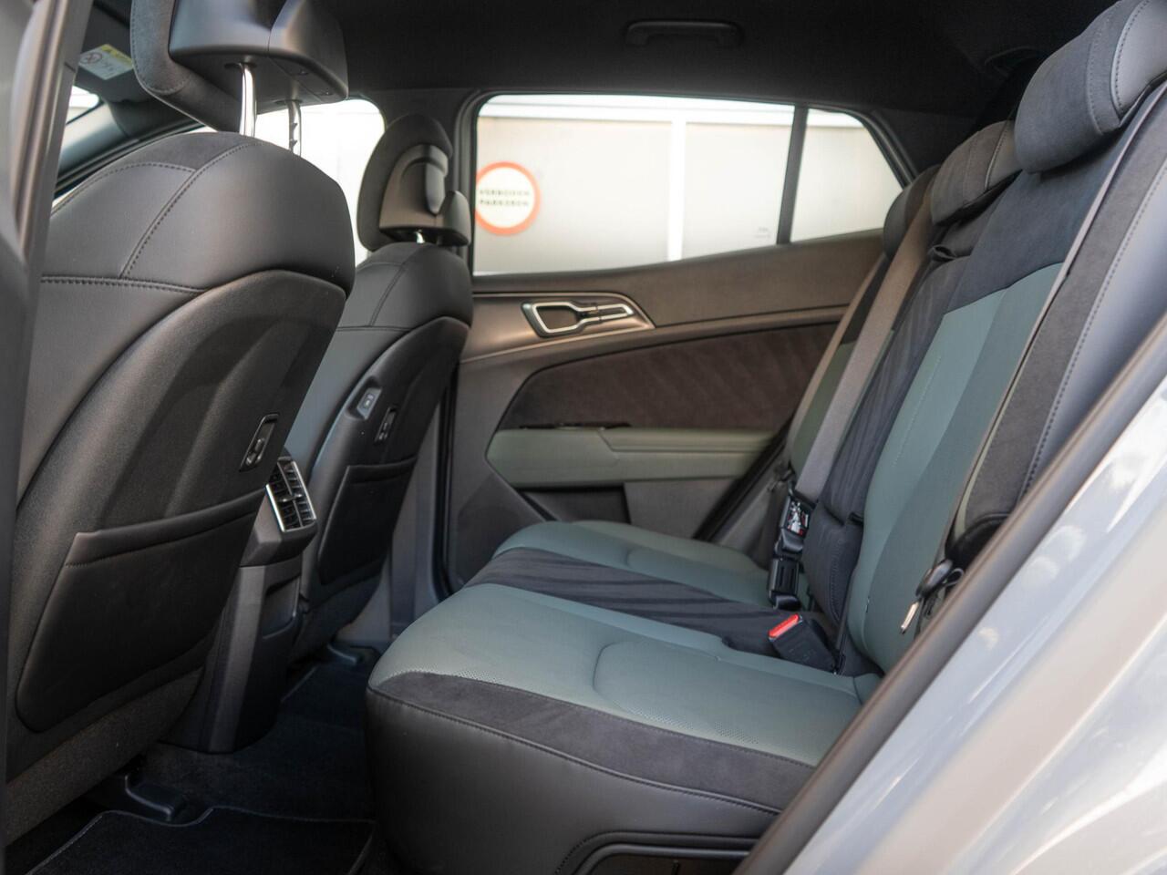 KIA SPORTAGE 1.6 T-GDi Plug-in Hybrid AWD Dark Edition VOORRAAD VOORDEEL | SNEL LEVERBAAR |