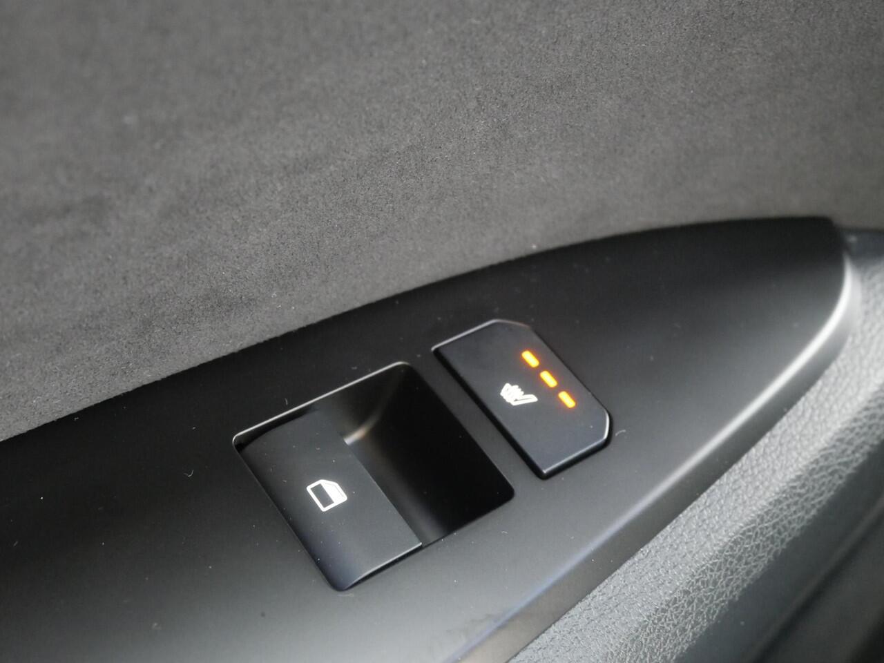 KIA SPORTAGE 1.6 T-GDi Hybrid GT-Line | Schuifkanteldak | Stoel en stuurverwarming | PDC |