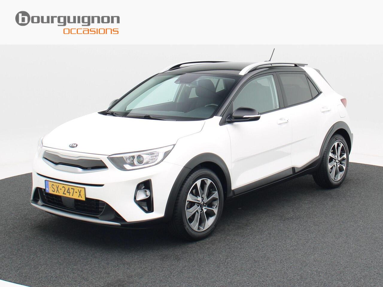 KIA Stonic 1.0 T-GDi DynamicLine 120 Pk | Achteruitrijcamera | LED-verlichting | Climate Control | Privacy Glass | Parkeersensoren | CarPlay | Navigatiesysteem | 17 Inch