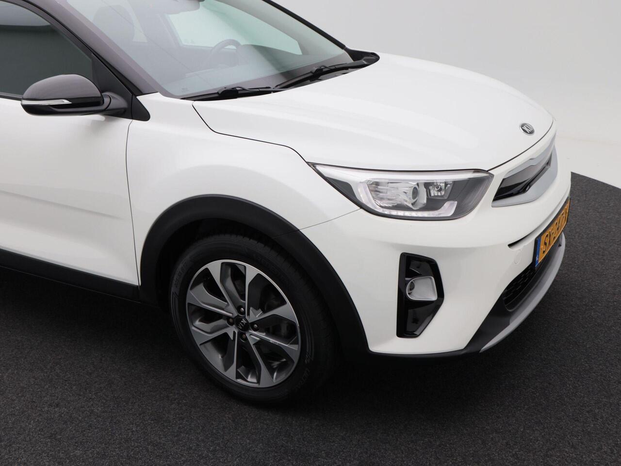 KIA Stonic 1.0 T-GDi DynamicLine 120 Pk | Achteruitrijcamera | LED-verlichting | Climate Control | Privacy Glass | Parkeersensoren | CarPlay | Navigatiesysteem | 17 Inch