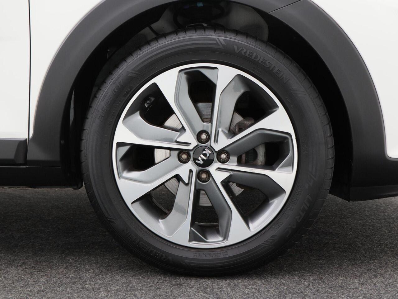 KIA Stonic 1.0 T-GDi DynamicLine 120 Pk | Achteruitrijcamera | LED-verlichting | Climate Control | Privacy Glass | Parkeersensoren | CarPlay | Navigatiesysteem | 17 Inch