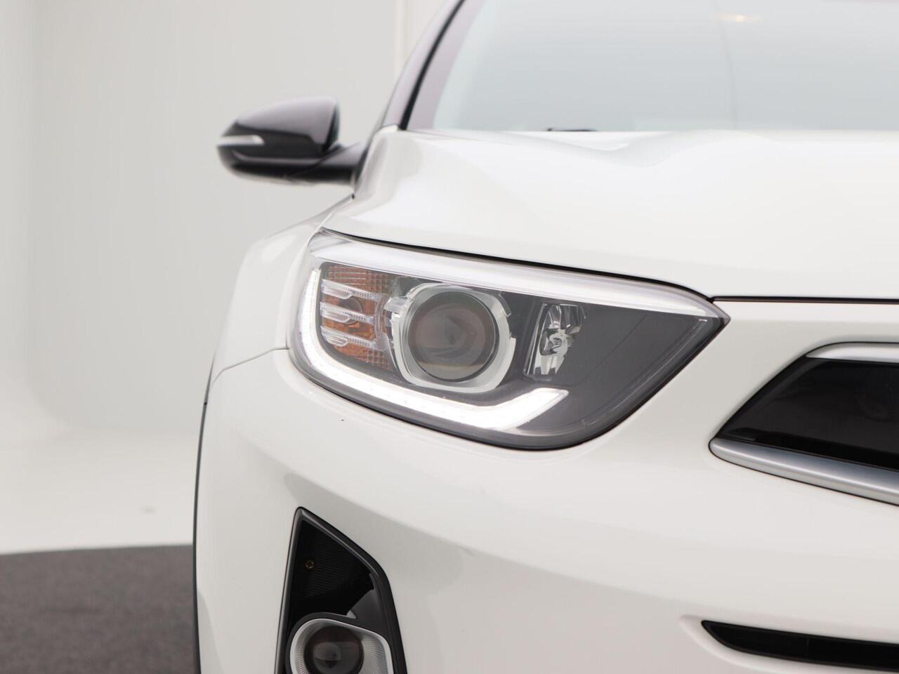 KIA Stonic 1.0 T-GDi DynamicLine 120 Pk | Achteruitrijcamera | LED-verlichting | Climate Control | Privacy Glass | Parkeersensoren | CarPlay | Navigatiesysteem | 17 Inch