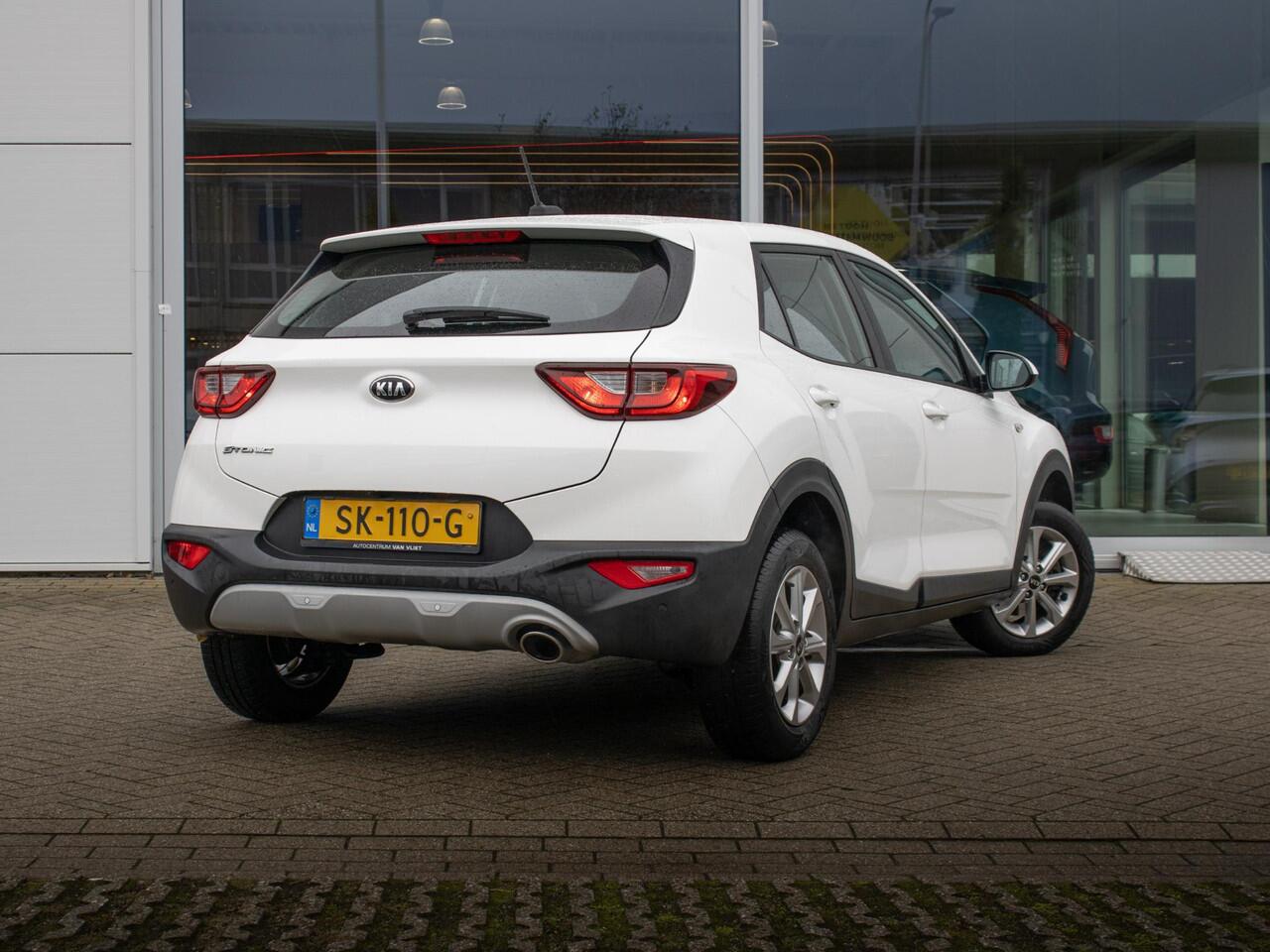 KIA Stonic 1.2 MPi ComfortPlusLine Navigator | Nederlandse dealer onderhouden auto | Navigatie | Achteruitrijcamera | Airco |