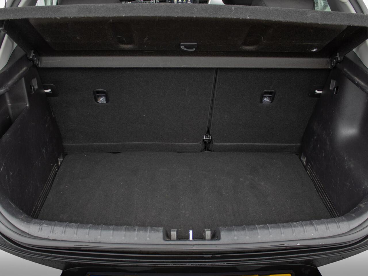 KIA Stonic 1.2 MPi ComfortPlusLine Navigator | Nederlandse dealer onderhouden auto | Navigatie | Achteruitrijcamera | Airco |