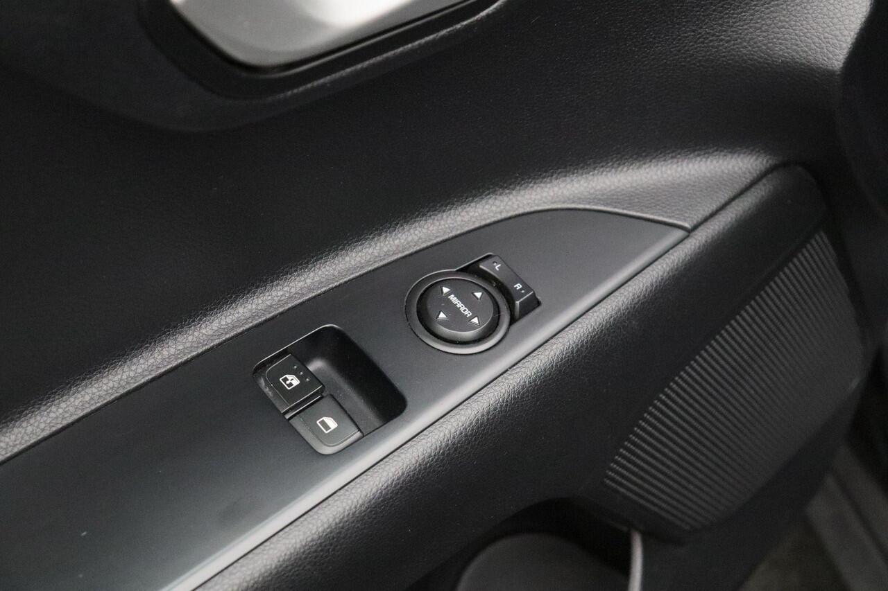 KIA Stonic 1.0 T-GDi DynamicLine 2019 NAP Navigatie | Airco | Cruise control | PDC | LED | Bluetooth | Lichtmetaal | Elektrische ramen + spiegels | Multifunctioneel stuurwiel