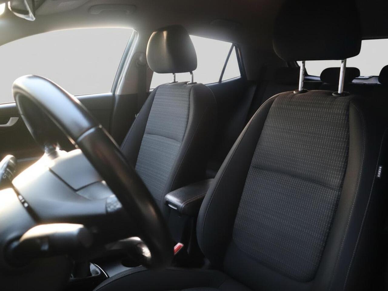 KIA Stonic 1.0 T-GDi DynamicPlusLine | Clima | Cruise | Multimedia/Navi | Trekhaak | PDC + Camera |