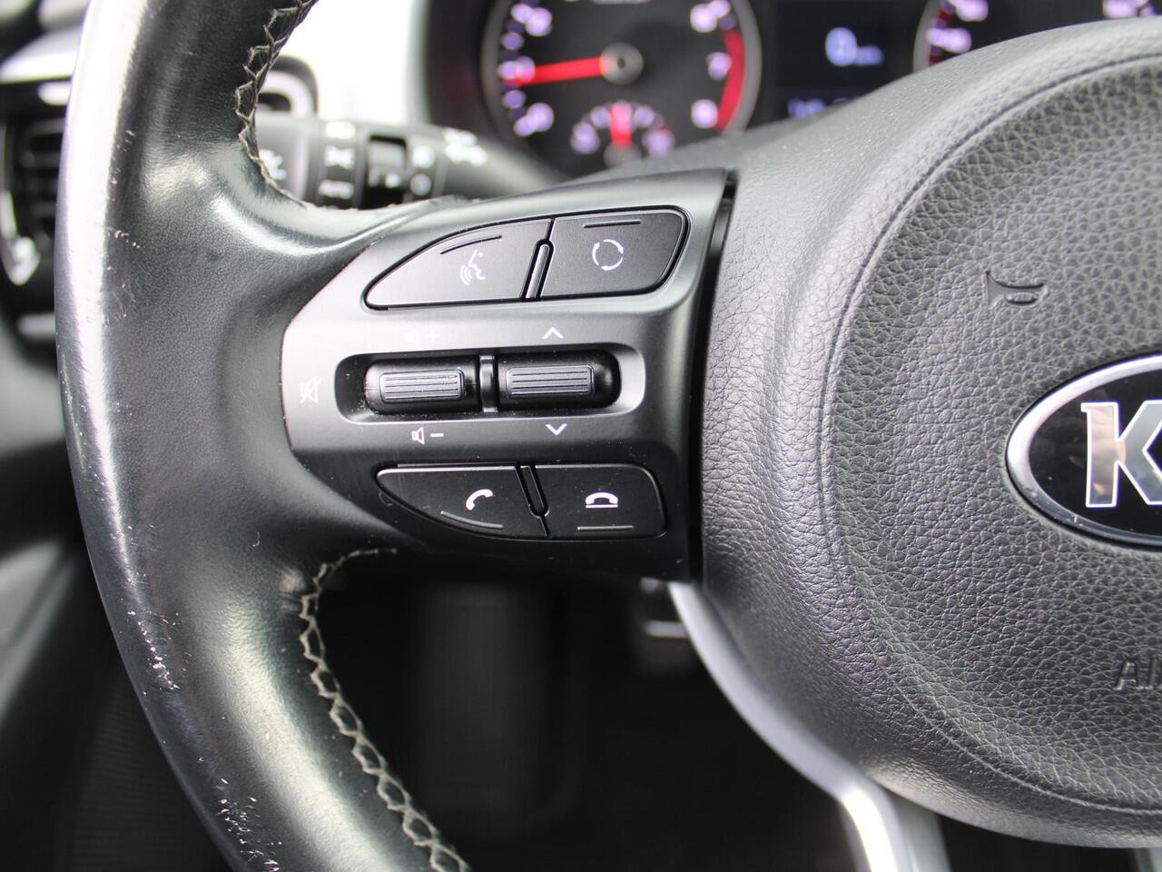 KIA Stonic 1.0 T-GDi DynamicPlusLine | Camera | 17" LM | Navi | Cruise | Clima | Keyless | Apple Carplay/Android Auto | All seasons |