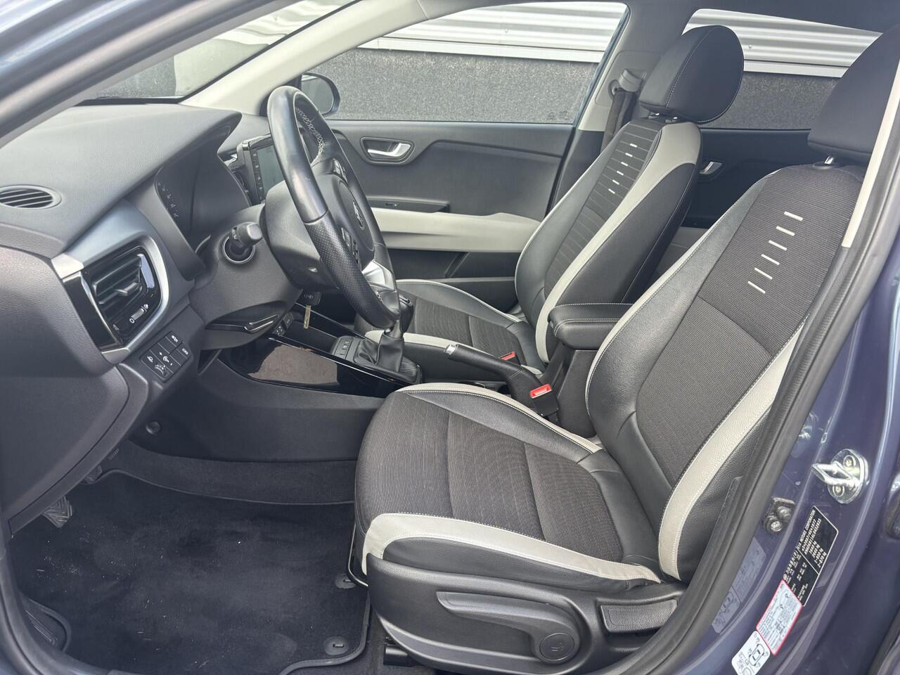 KIA Stonic 1.0 T-GDi Sports Edition Nieuw geleverd, Dealer onderhouden, Achteruitrij camera, Apple Carplay/Android Auto, Cruise control, Parkeersensoren, Airco, Full map navigatie