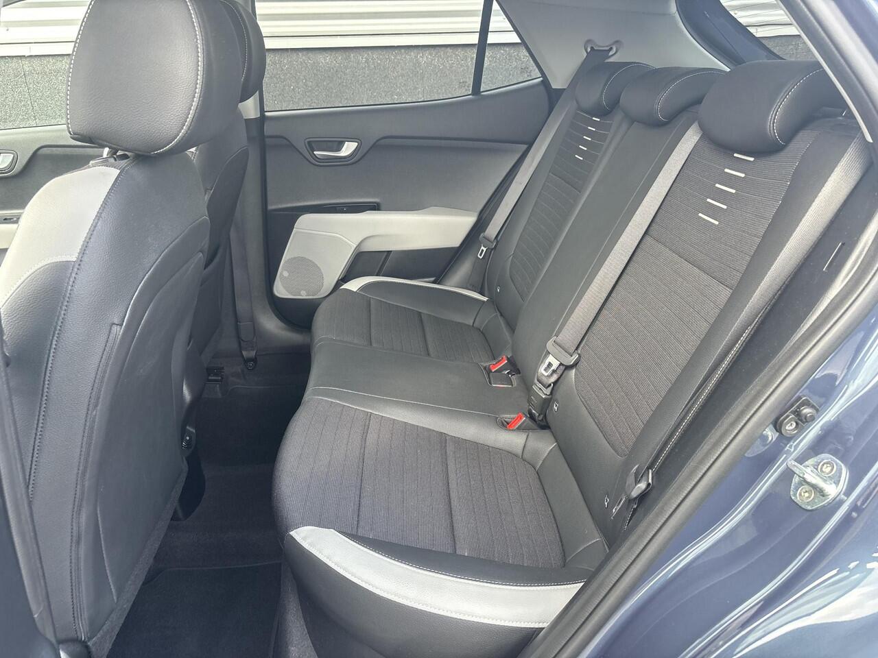 KIA Stonic 1.0 T-GDi Sports Edition Nieuw geleverd, Dealer onderhouden, Achteruitrij camera, Apple Carplay/Android Auto, Cruise control, Parkeersensoren, Airco, Full map navigatie