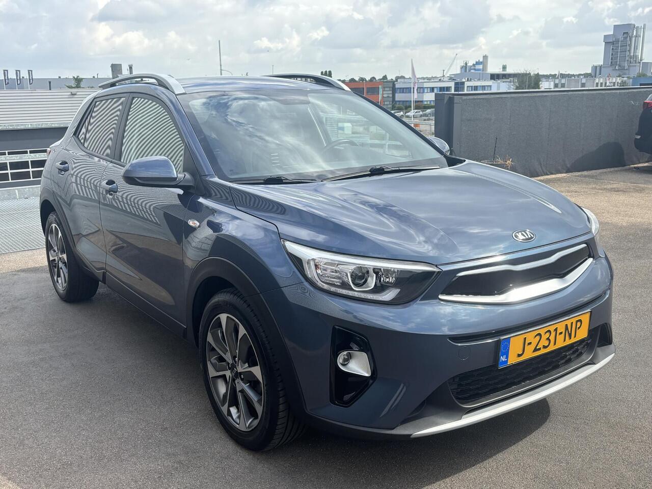 KIA Stonic 1.0 T-GDi Sports Edition Nieuw geleverd, Dealer onderhouden, Achteruitrij camera, Apple Carplay/Android Auto, Cruise control, Parkeersensoren, Airco, Full map navigatie