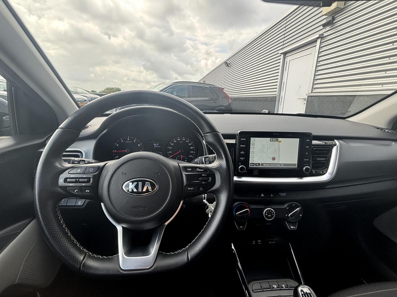 KIA Stonic 1.0 T-GDi Sports Edition Nieuw geleverd, Dealer onderhouden, Achteruitrij camera, Apple Carplay/Android Auto, Cruise control, Parkeersensoren, Airco, Full map navigatie