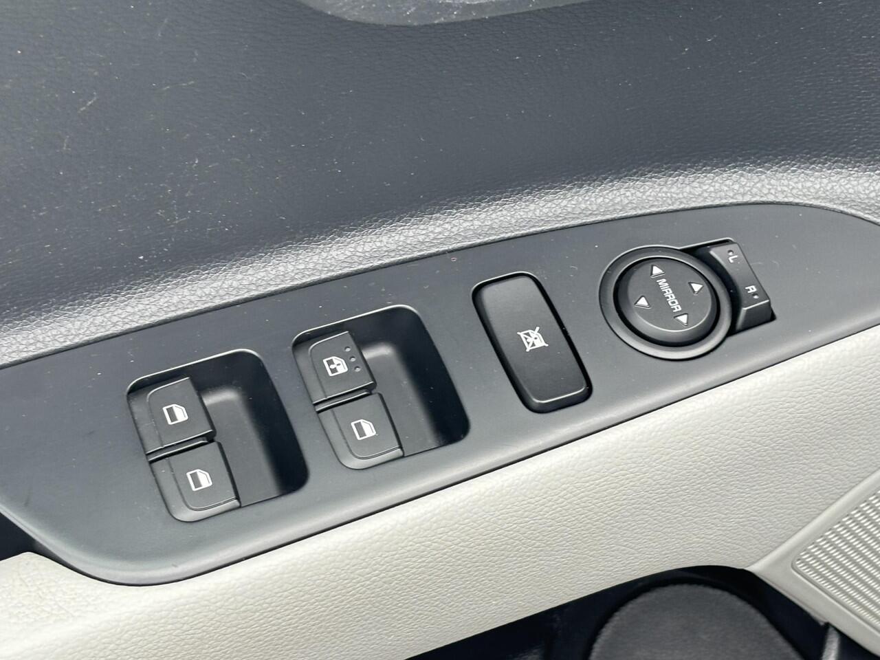 KIA Stonic 1.0 T-GDi Sports Edition Navigatie, Half/leder, LMV, Privacy glass, Nieuw geleverd en dealeronderhouden, Achteruitrijcamera, Cruise control