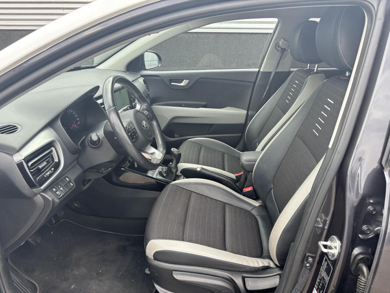 KIA Stonic 1.0 T-GDi Sports Edition Navigatie, Half/leder, LMV, Privacy glass, Nieuw geleverd en dealeronderhouden, Achteruitrijcamera, Cruise control