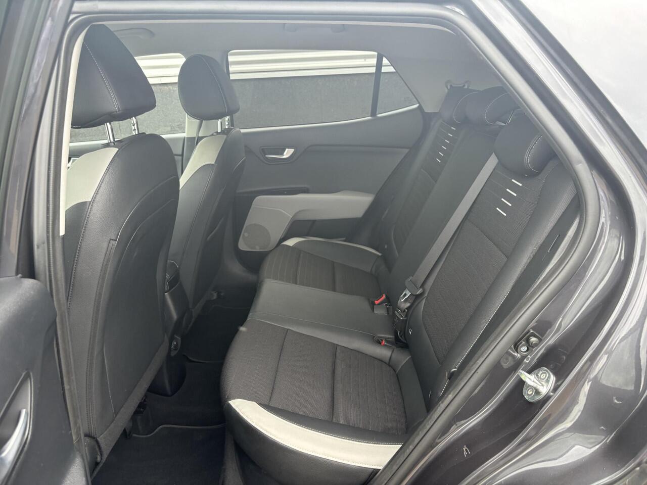 KIA Stonic 1.0 T-GDi Sports Edition Navigatie, Half/leder, LMV, Privacy glass, Nieuw geleverd en dealeronderhouden, Achteruitrijcamera, Cruise control