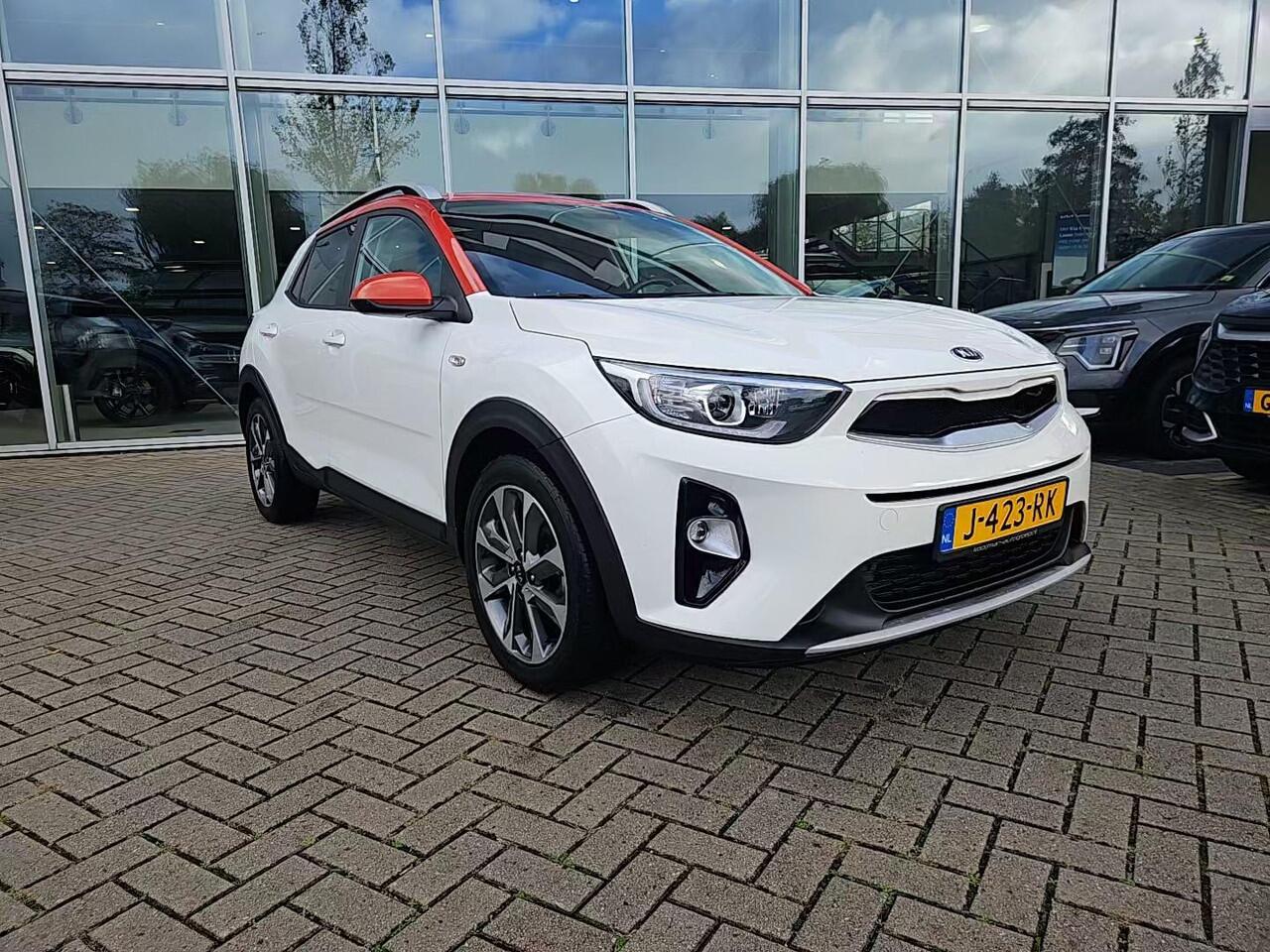 KIA Stonic 1.0 T-GDi Sports Edition LM velgen, airco, acteruitrij camera, uniek interieur, nieuw geleverd, dealer onderhouden.