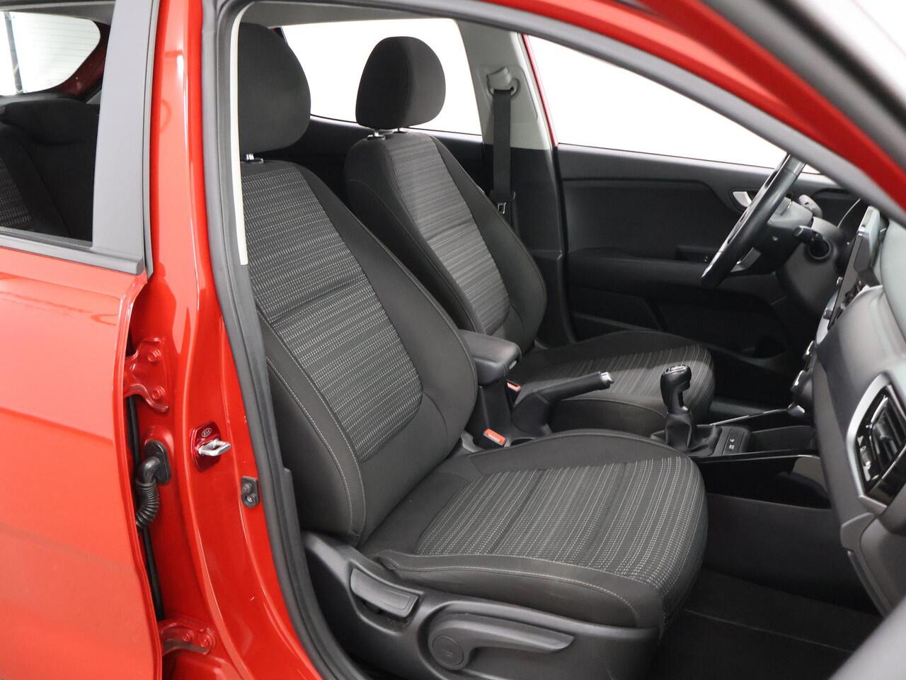 KIA Stonic 1.0 T-GDi MHEV DynamicPlusLine | Trekhaak | Keyless | Navigatie | Parkeercamera | Apple Carplay/Android Auto | Climate Control |