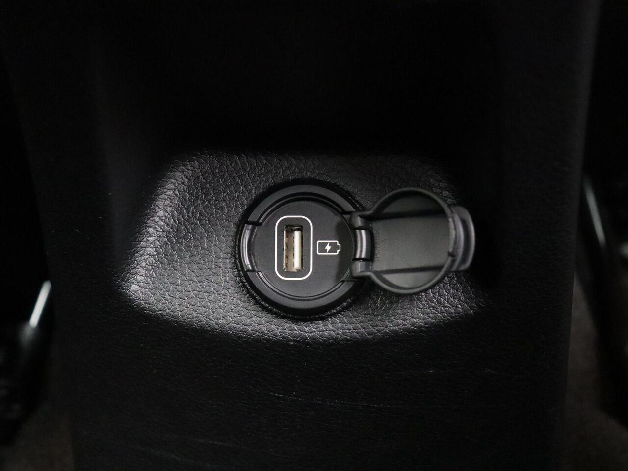 KIA Stonic 1.0 T-GDi DynamicPlusLine | Trekhaak | Climate Control | Achteruitrijcamera | Lane Assist | PDC |