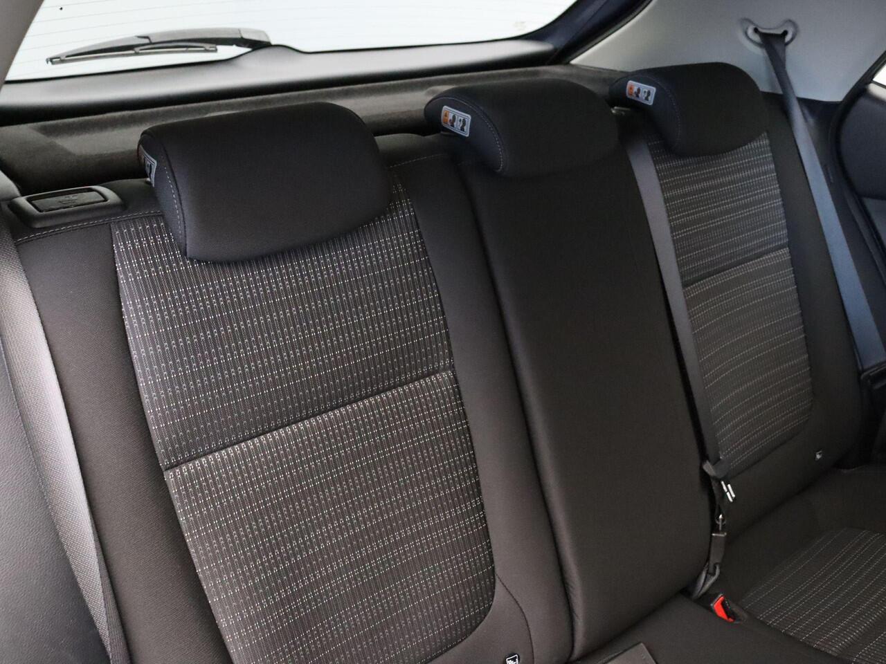 KIA Stonic 1.0 T-GDi DynamicPlusLine | Trekhaak | Climate Control | Achteruitrijcamera | Lane Assist | PDC |