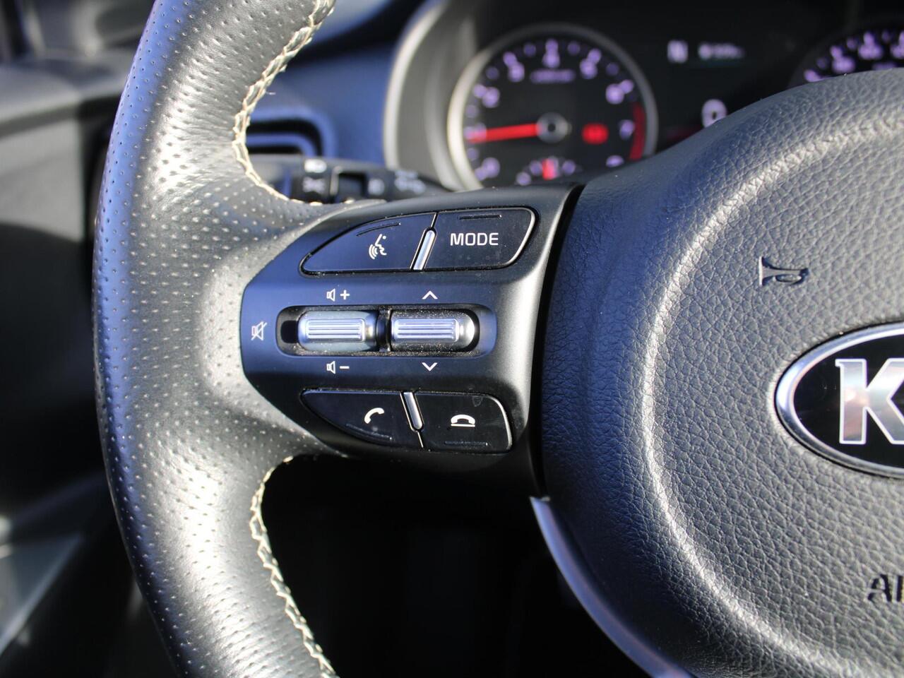 KIA Stonic 1.0 T-GDi MHEV GT-Line | Trekhaak | Stuur-stoelverwarming | Navi | Clima | Cruise | Camera | 17" LM | PDC |