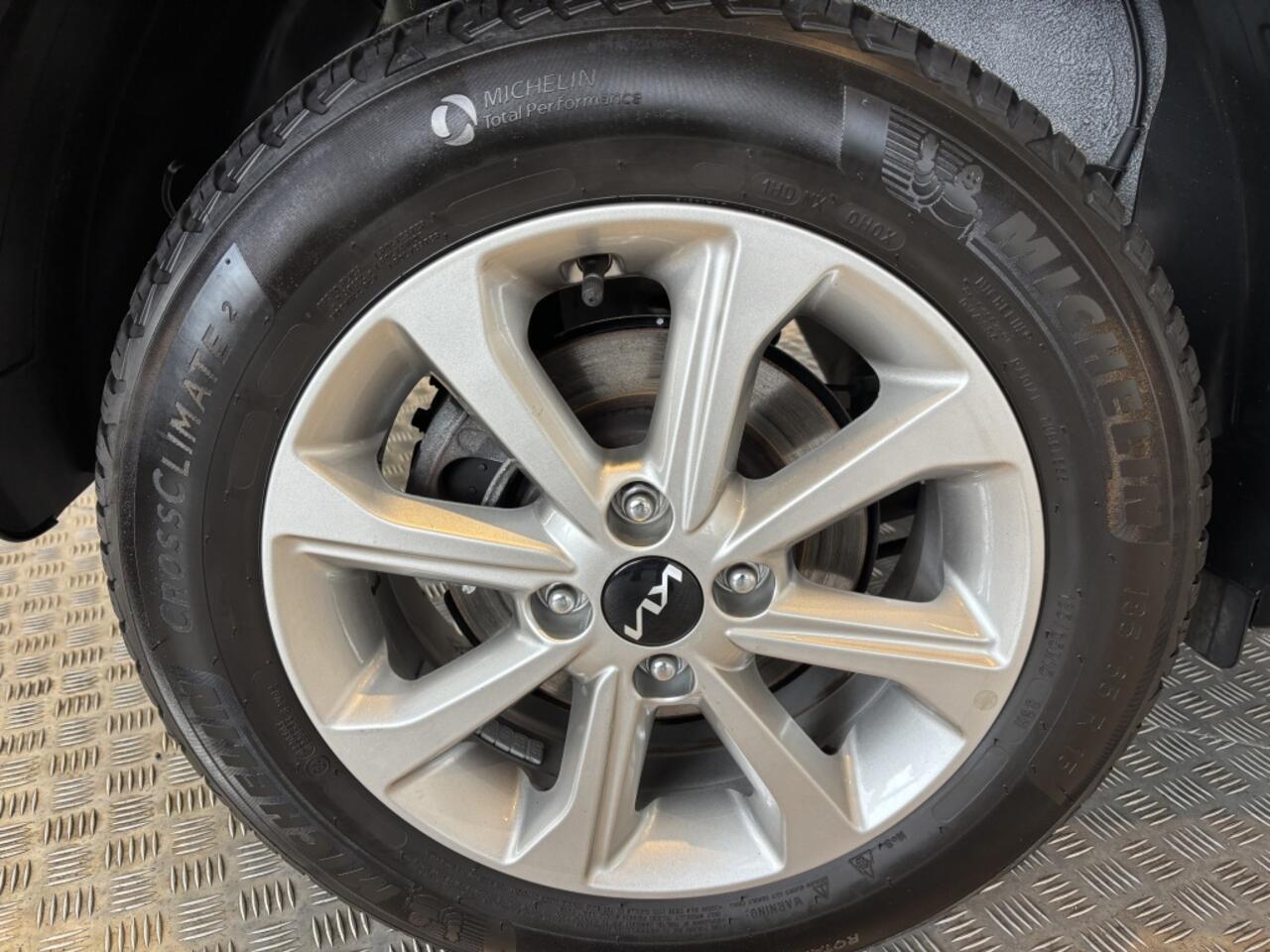 KIA Stonic 1.0 T-GDi MHEV Dynamic Line, Camera, Apple / Android