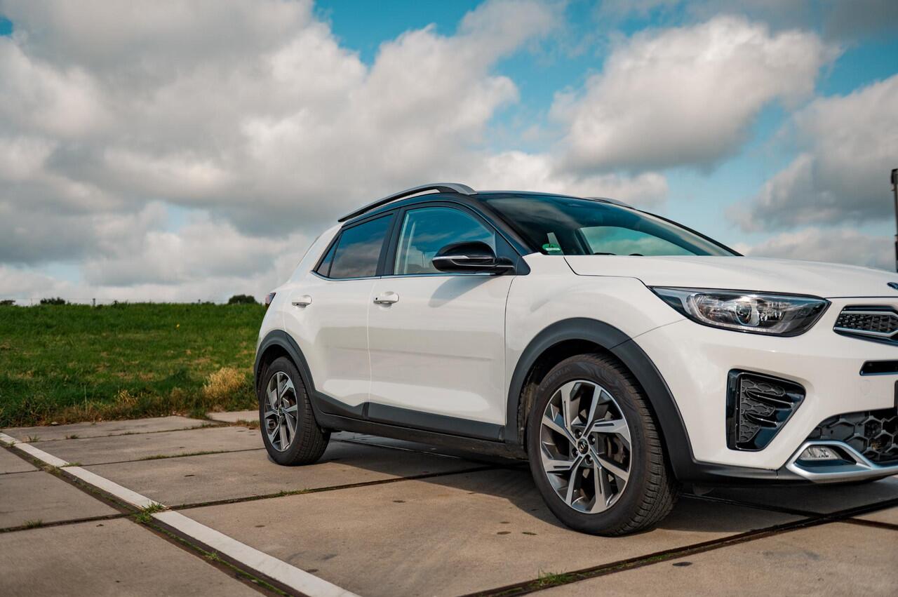 KIA Stonic 1.0 T-GDi 120PK MHEV GT-Line | TREKHAAK | CAMERA | DAB | NAVI | ALL SEASON BANDEN