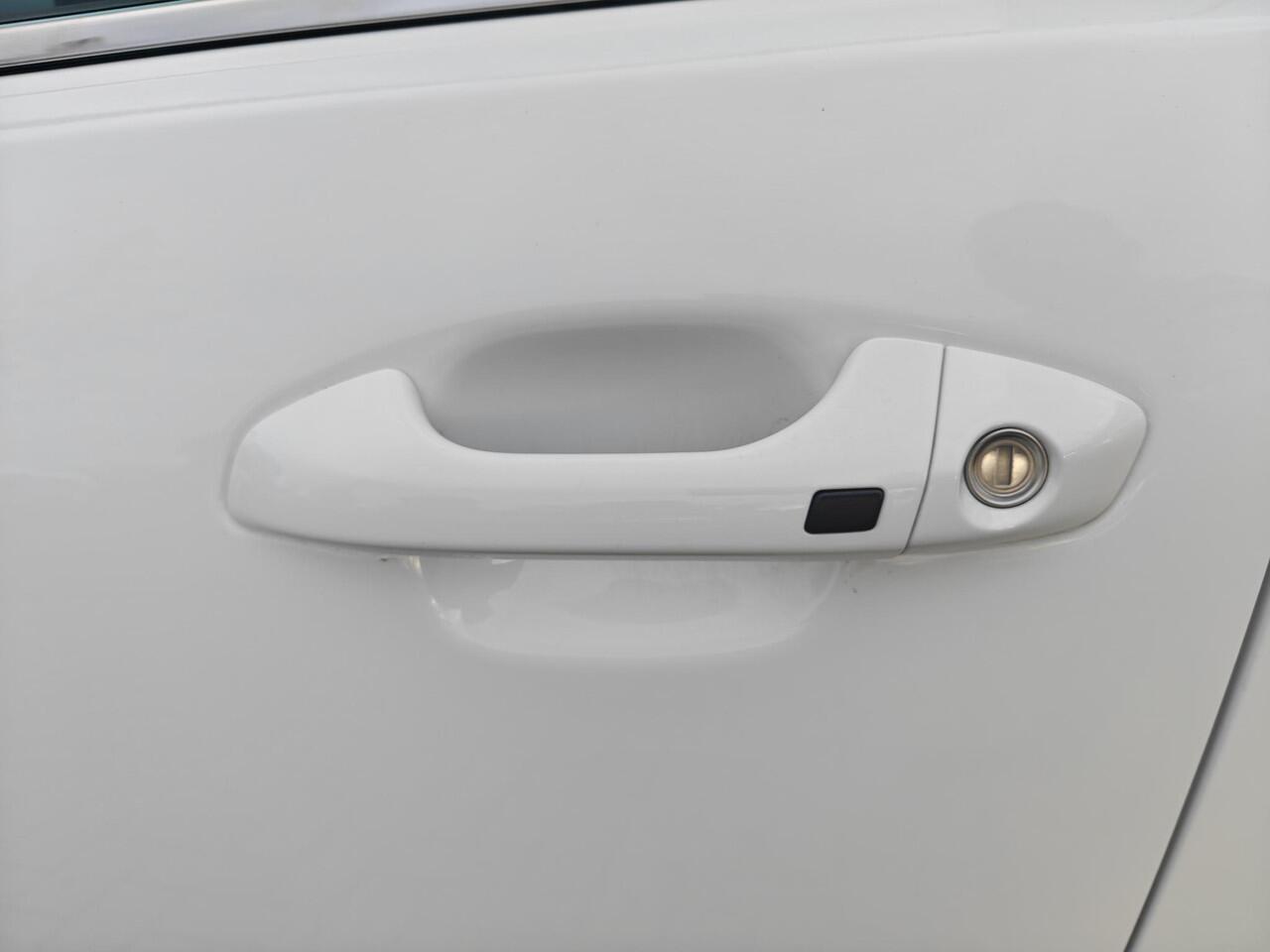 KIA Stonic 1.0 T-GDi MHEV GT-Line | Keyless | Stoel-& Stuurverwarming | Lmv | Achteruitrij camera | Sportieve GT-line bekleding | Navigatie Apple Carplay/Android Auto |