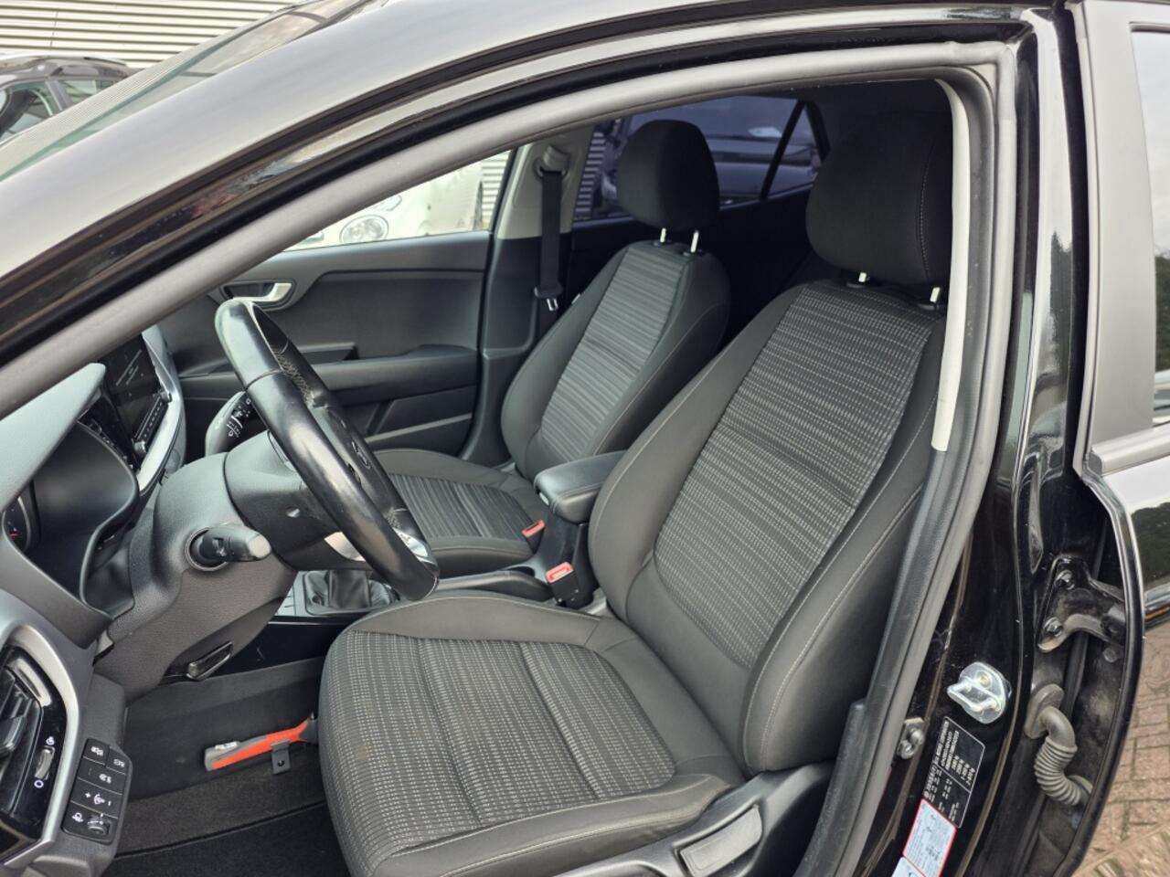 KIA Stonic 1.0 T-GDi MHEV Dyn L, navi, airco, apple carplay/andriod.