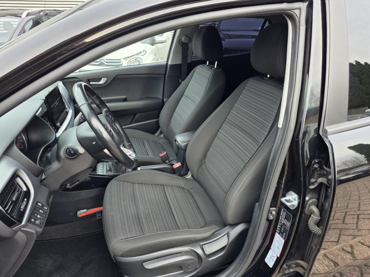 KIA Stonic 1.0 T-GDi MHEV Dyn L, navi, airco, apple carplay/andriod.