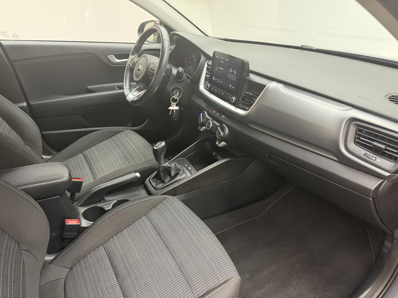 KIA Stonic 1.0 T-GDi MHEV DynamicLine | Carplay | All season | Cam achter | NL auto