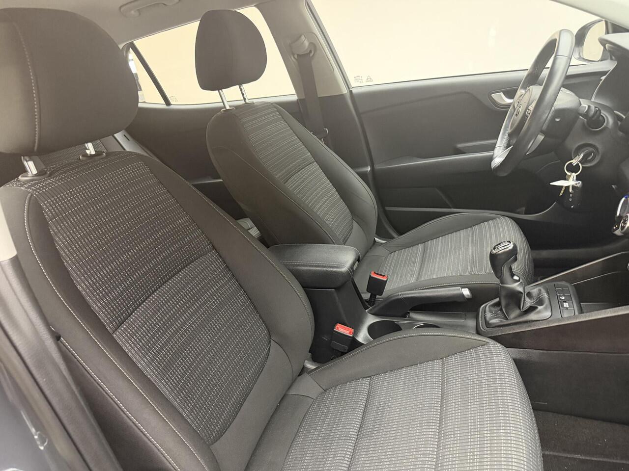 KIA Stonic 1.0 T-GDi MHEV DynamicLine | Carplay | All season | Cam achter | NL auto