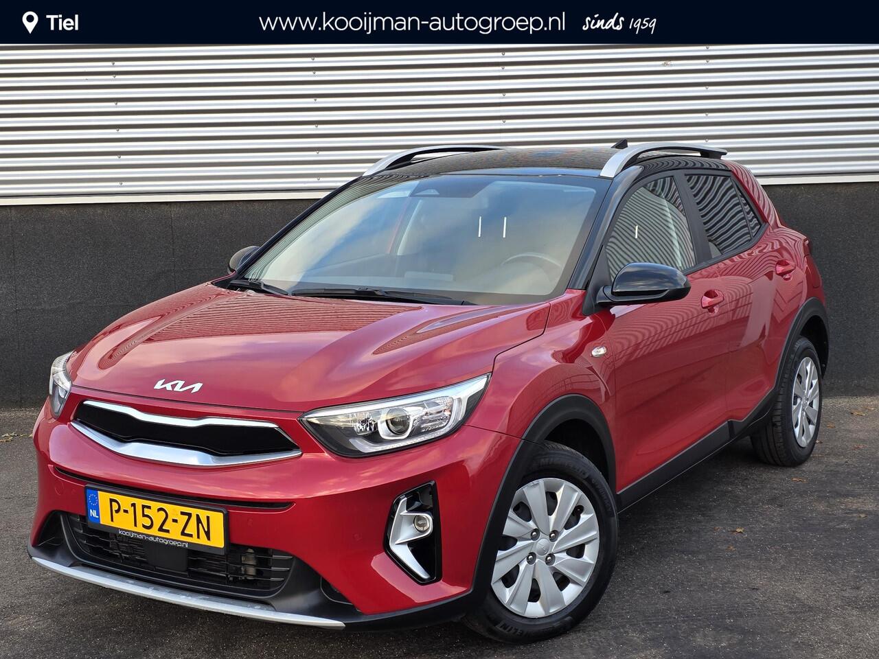 KIA Stonic 1.0 T-GDi MHEV DynamicPlusLine Nieuw geleverd, 1e eign. Stoelverwarming, Dealeronderhouden, Navigatie, Privacy glass, Climate control, Parkeersensoren, Achteruitrijcamera