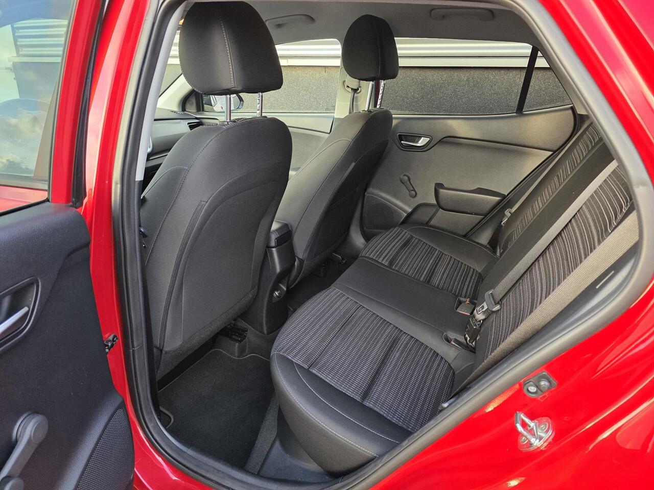 KIA Stonic 1.0 T-GDi MHEV DynamicPlusLine Nieuw geleverd, 1e eign. Stoelverwarming, Dealeronderhouden, Navigatie, Privacy glass, Climate control, Parkeersensoren, Achteruitrijcamera