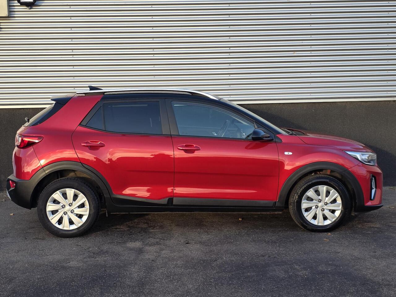 KIA Stonic 1.0 T-GDi MHEV DynamicPlusLine Nieuw geleverd, 1e eign. Stoelverwarming, Dealeronderhouden, Navigatie, Privacy glass, Climate control, Parkeersensoren, Achteruitrijcamera